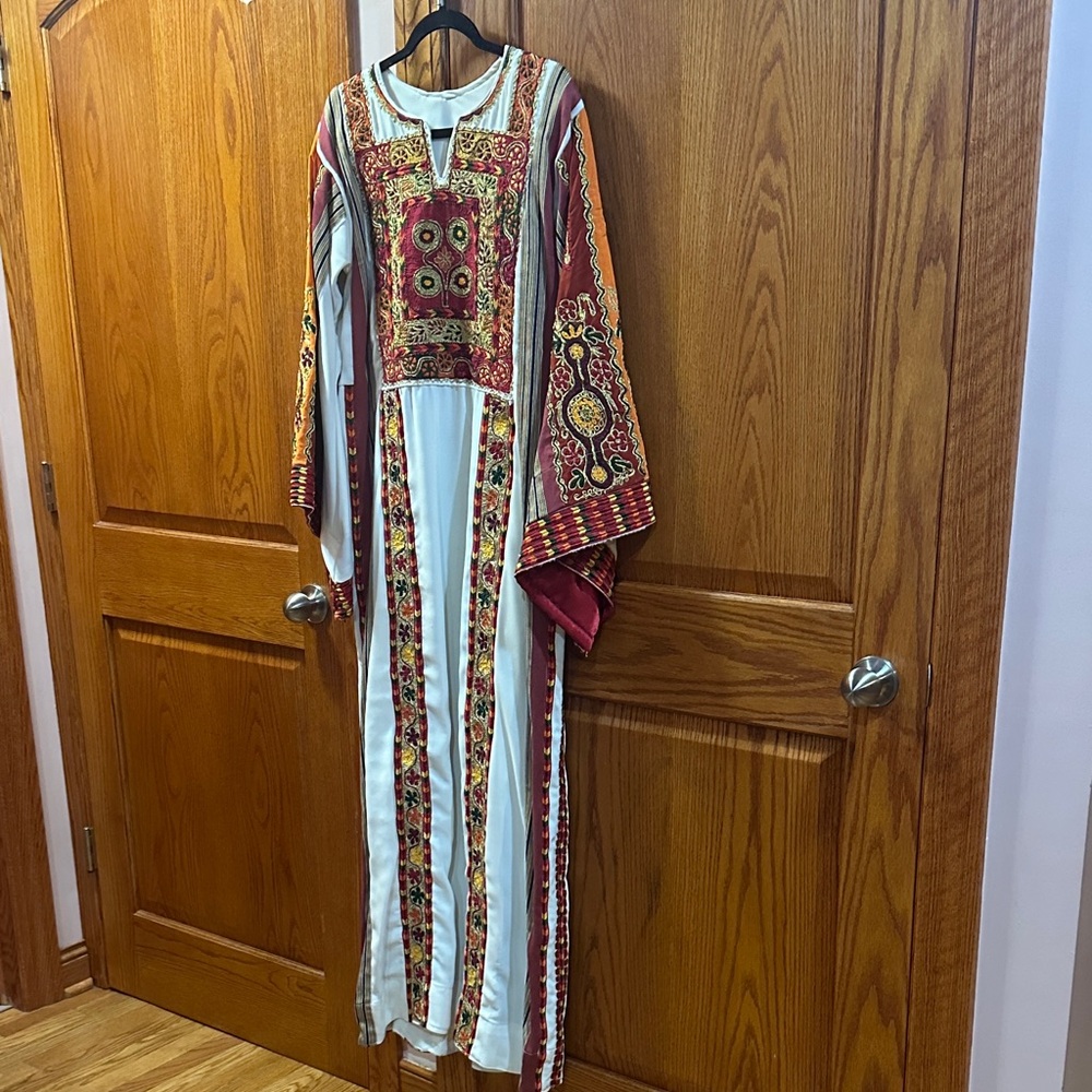 Elegant Multicolor Embroidered thoub. Comes with a shawl and a belt